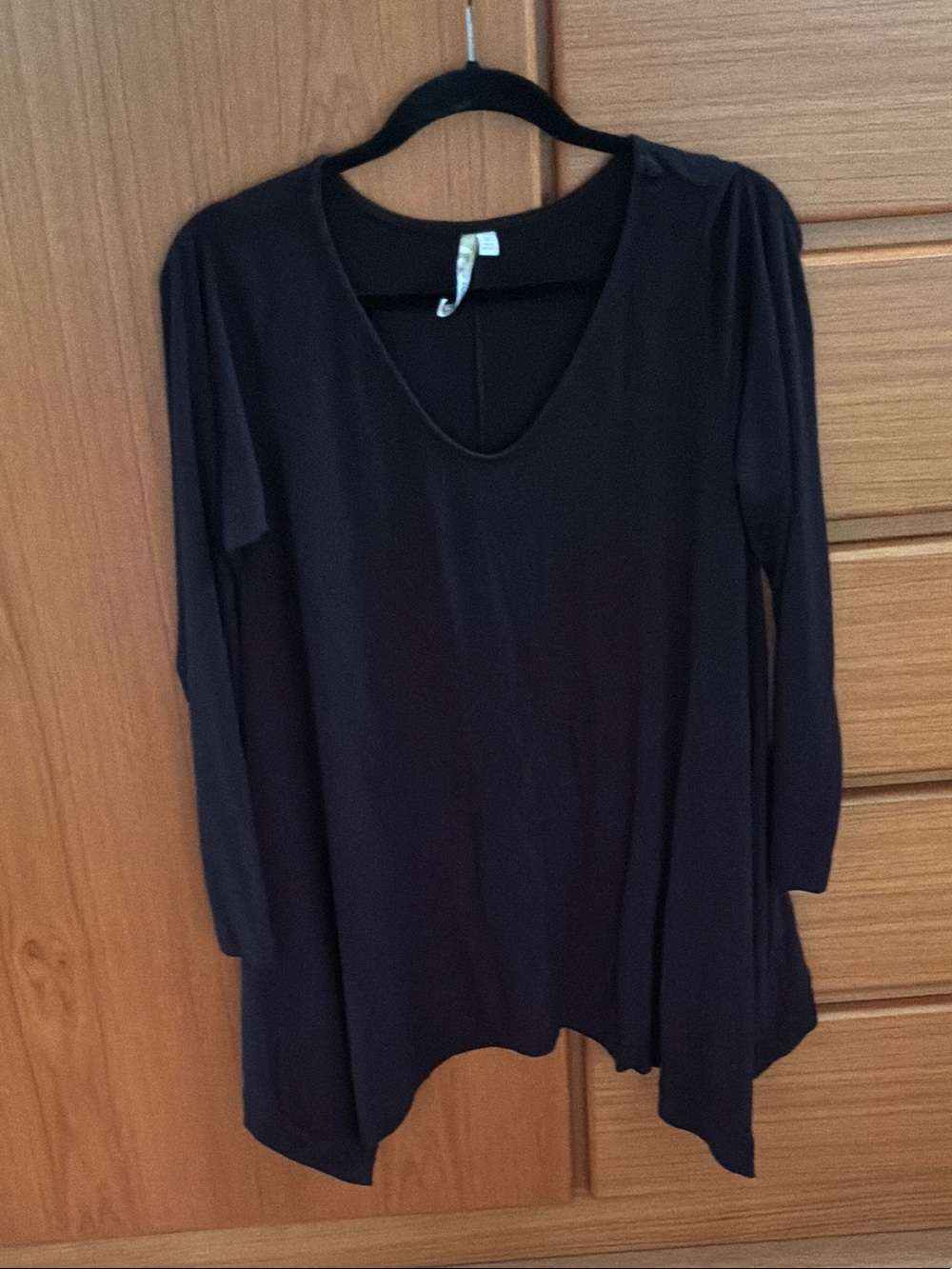 Comfy USA Black V-Neck Long-Sleeve Tunic